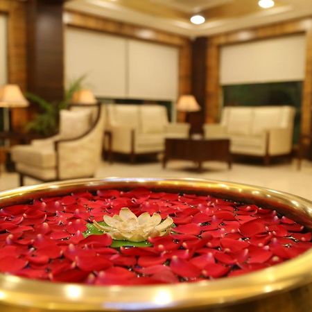 Golden Gate Hotel Indore Esterno foto