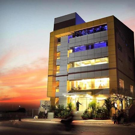Golden Gate Hotel Indore Esterno foto