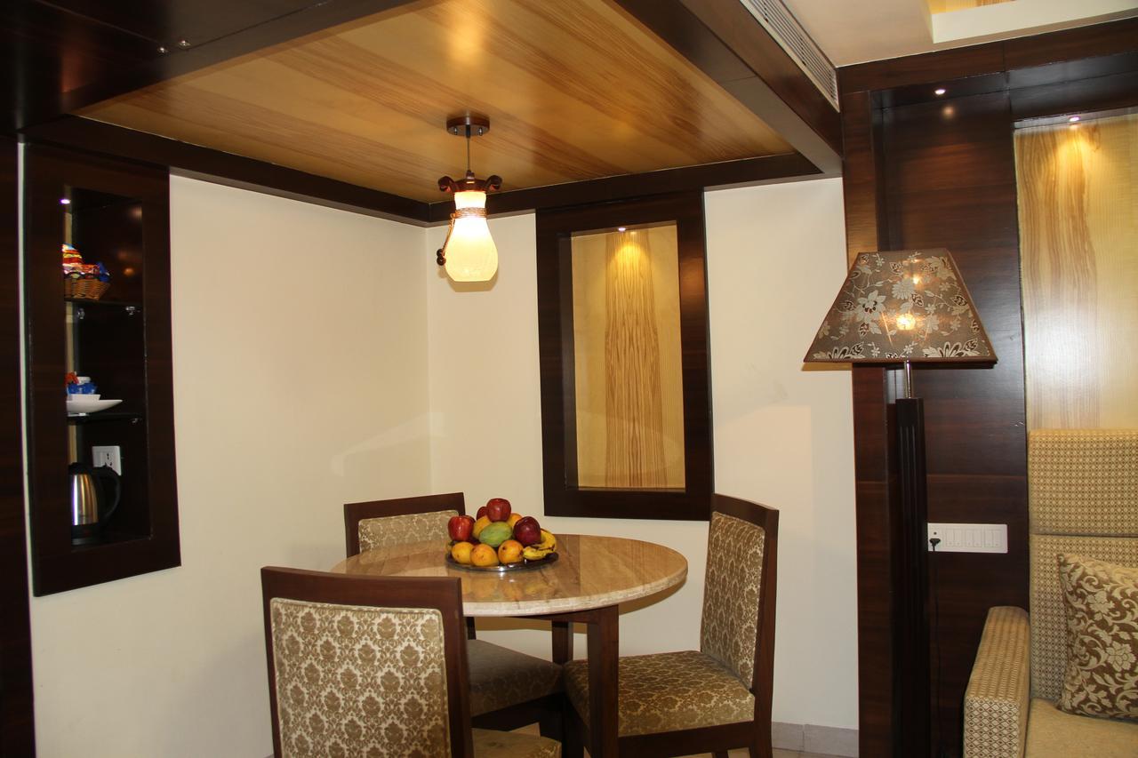 Golden Gate Hotel Indore Esterno foto