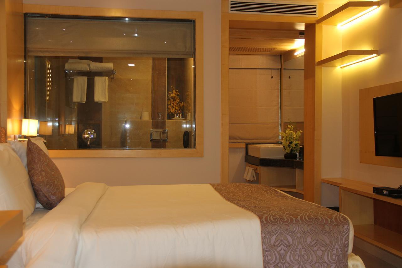 Golden Gate Hotel Indore Esterno foto
