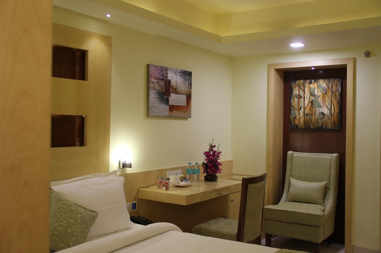 Golden Gate Hotel Indore Esterno foto