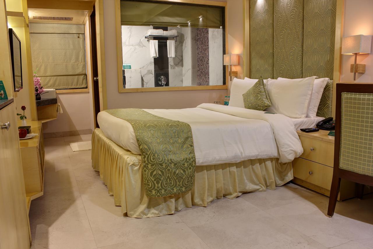 Golden Gate Hotel Indore Esterno foto