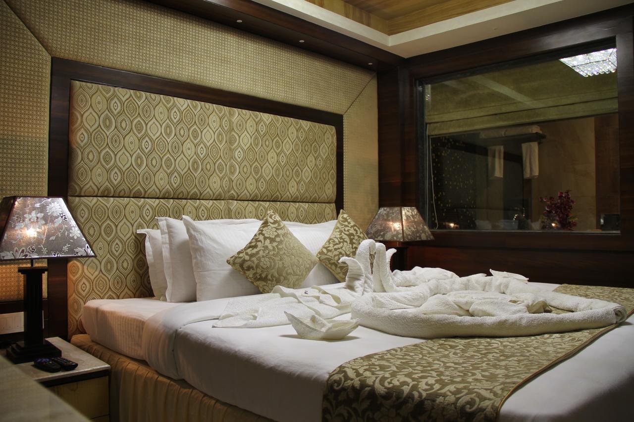 Golden Gate Hotel Indore Esterno foto