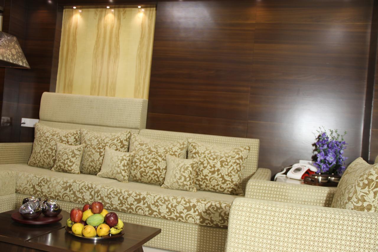 Golden Gate Hotel Indore Esterno foto