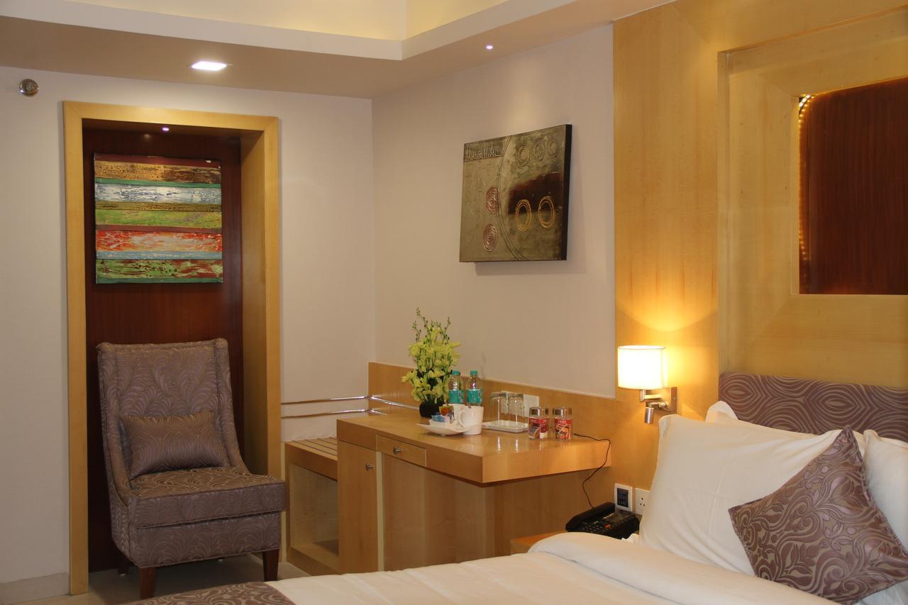 Golden Gate Hotel Indore Esterno foto