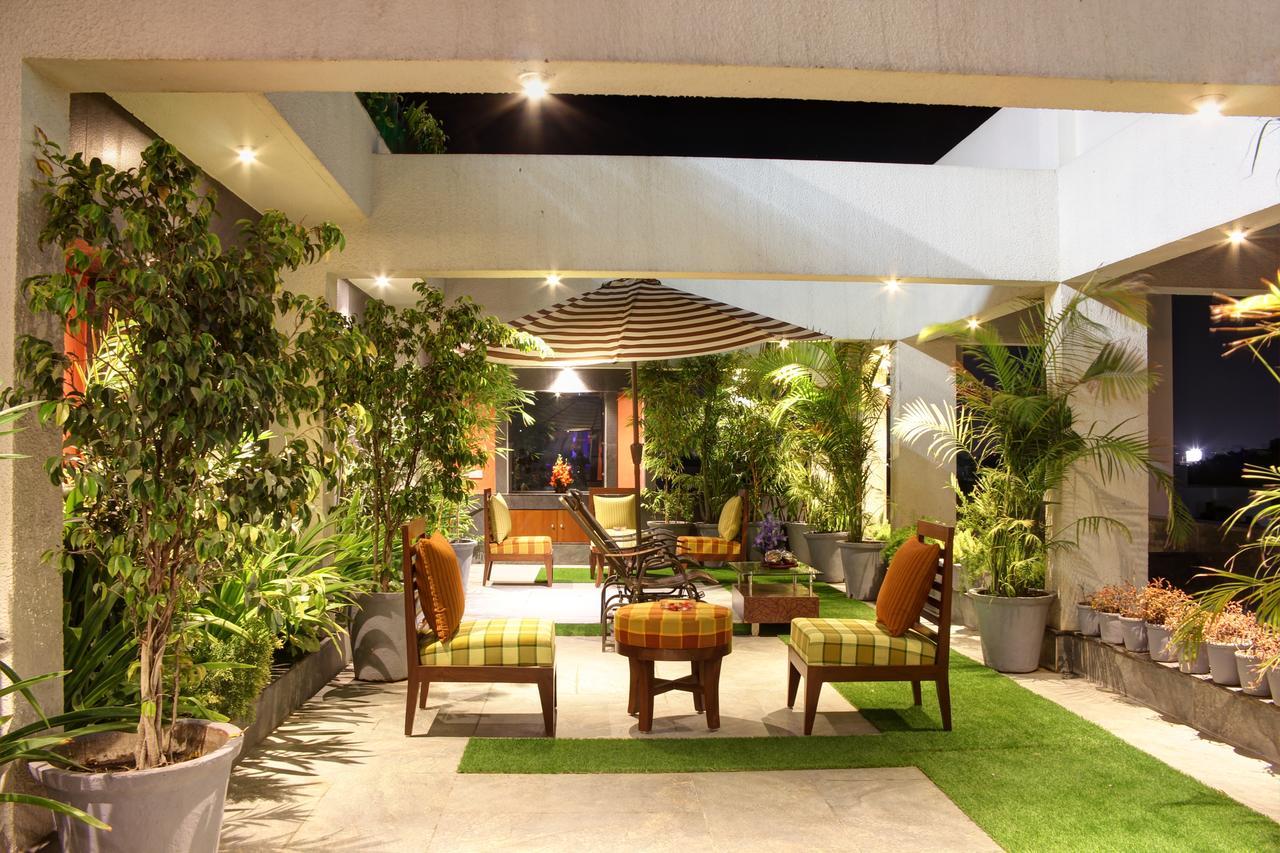 Golden Gate Hotel Indore Esterno foto