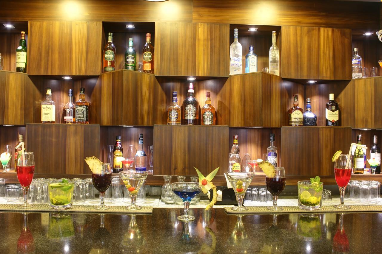 Golden Gate Hotel Indore Esterno foto