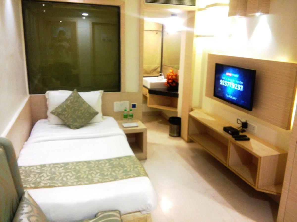 Golden Gate Hotel Indore Esterno foto