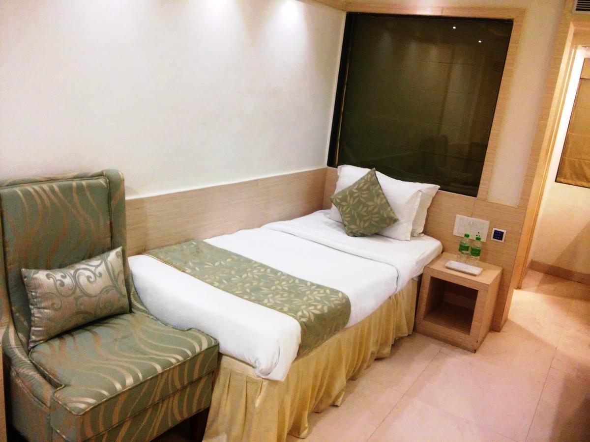 Golden Gate Hotel Indore Esterno foto