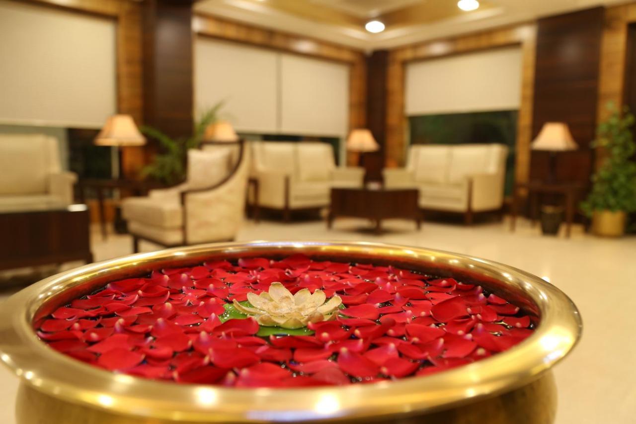 Golden Gate Hotel Indore Esterno foto